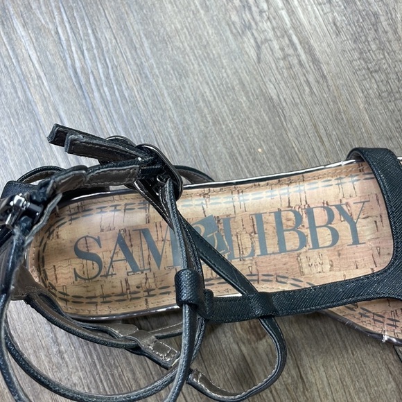 Sam & Libby Women’s a black Gladiator Sandal, size 7 - Picture 6 of 9